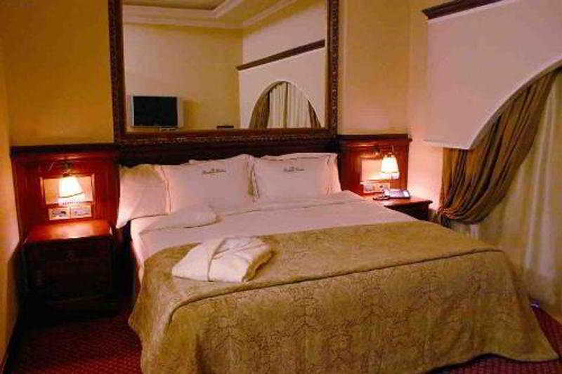 Boutique Palace Hotel Баку Стая снимка