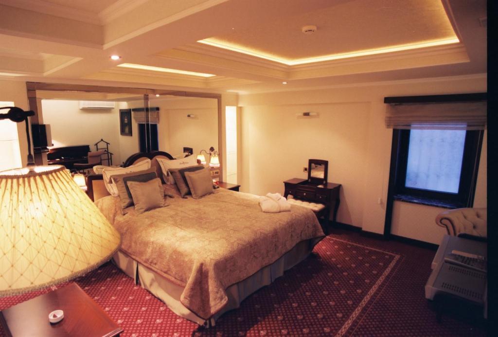Boutique Palace Hotel Баку Стая снимка